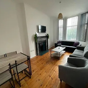 https://spacious-flat-for-6-city-center-gs203.yorkshirehotels.net